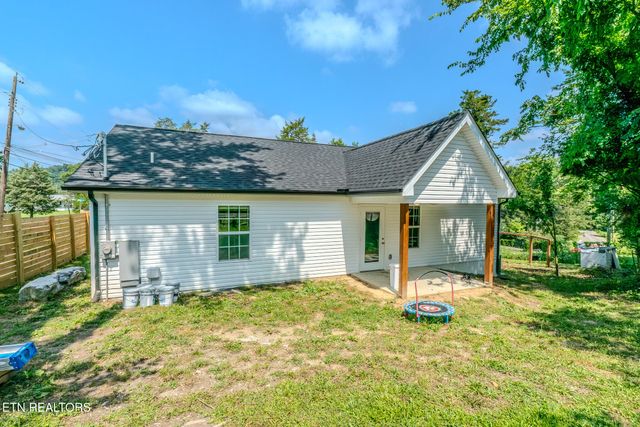 229 Edgewood Ave Ave, Clinton, TN 37716