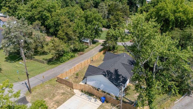 229 Edgewood Ave Ave, Clinton, TN 37716