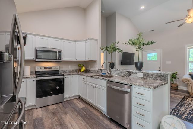 229 Edgewood Ave Ave, Clinton, TN 37716