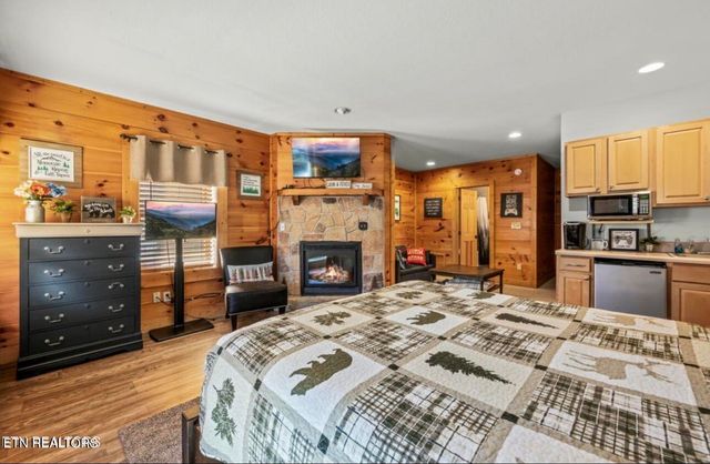 326 Big Bear Way, Pigeon Forge, TN 37863