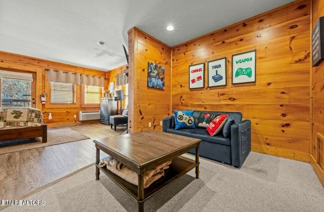 326 Big Bear Way, Pigeon Forge, TN 37863