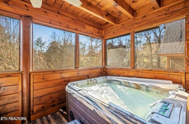 326 Big Bear Way, Pigeon Forge, TN 37863