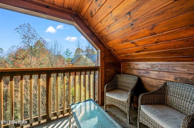 326 Big Bear Way, Pigeon Forge, TN 37863