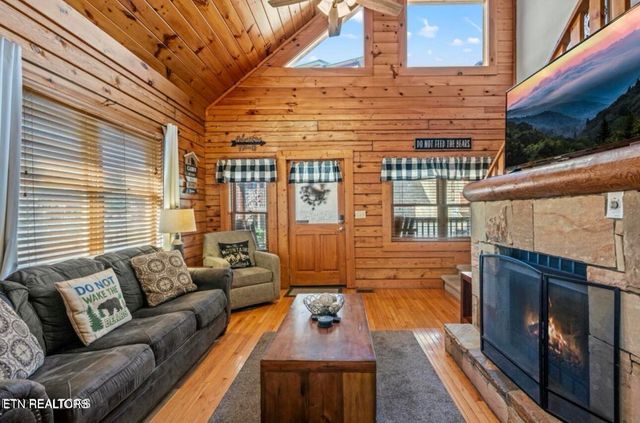 326 Big Bear Way, Pigeon Forge, TN 37863