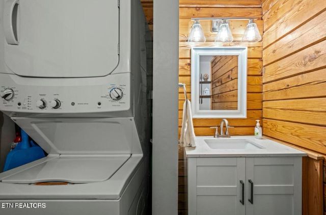 326 Big Bear Way, Pigeon Forge, TN 37863