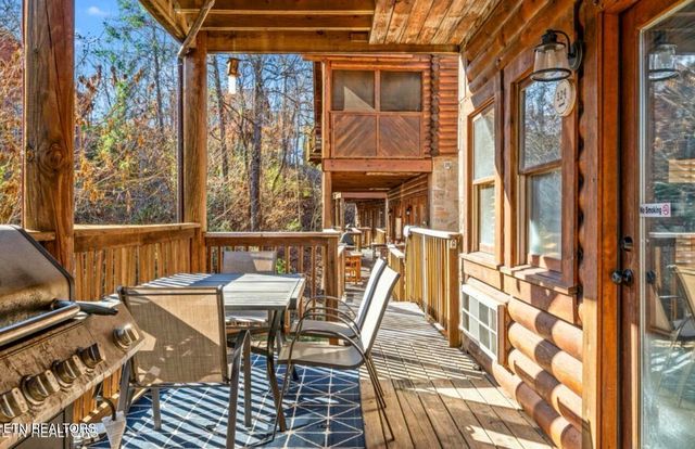 326 Big Bear Way, Pigeon Forge, TN 37863