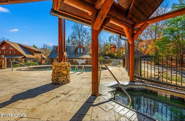 326 Big Bear Way, Pigeon Forge, TN 37863
