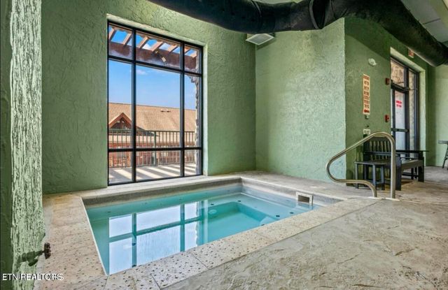 326 Big Bear Way, Pigeon Forge, TN 37863