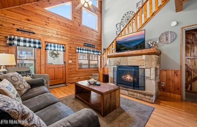 326 Big Bear Way, Pigeon Forge, TN 37863