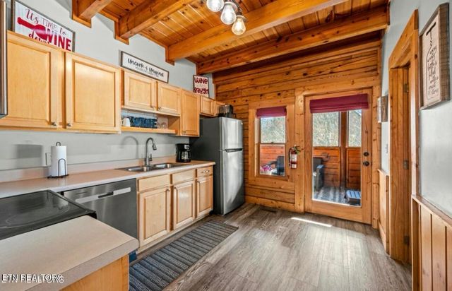 326 Big Bear Way, Pigeon Forge, TN 37863