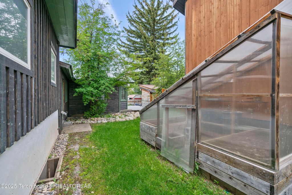 663&665 E KELLY Avenue, Jackson, WY 83001 photo 15