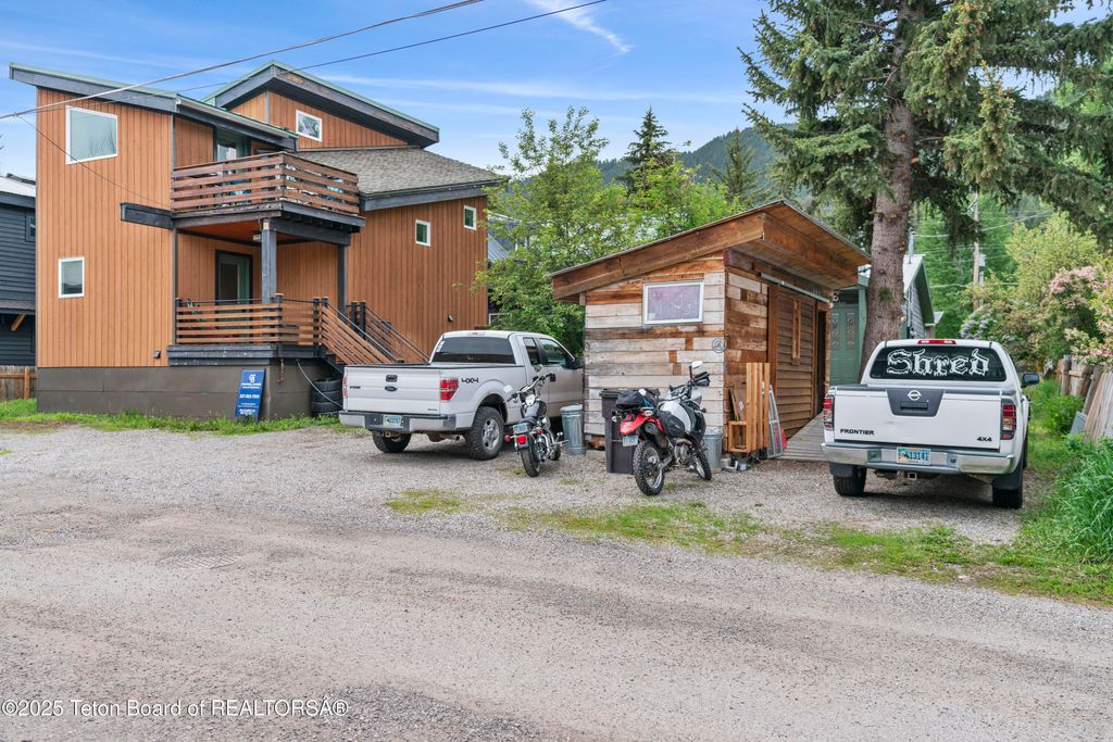 663&665 E KELLY Avenue, Jackson, WY 83001 photo 16