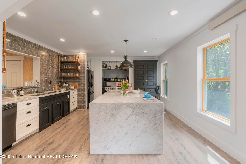 663&665 E KELLY Avenue, Jackson, WY 83001 photo 18