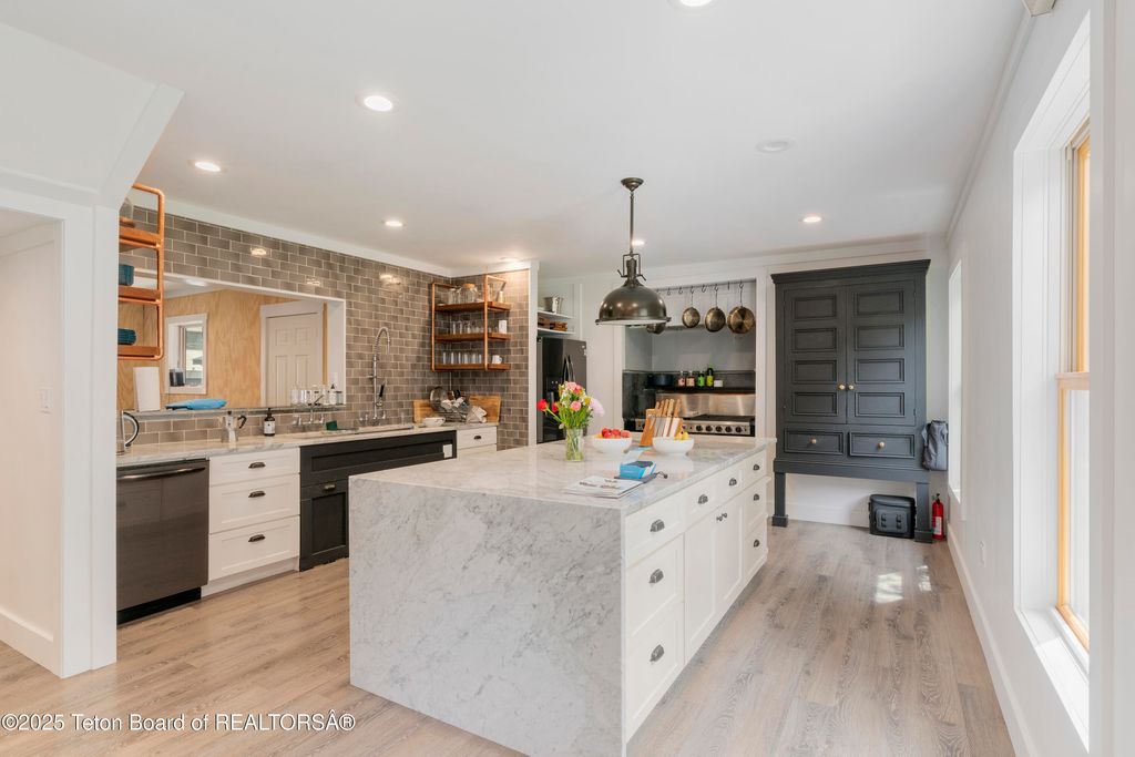 663&665 E KELLY Avenue, Jackson, WY 83001 photo 19