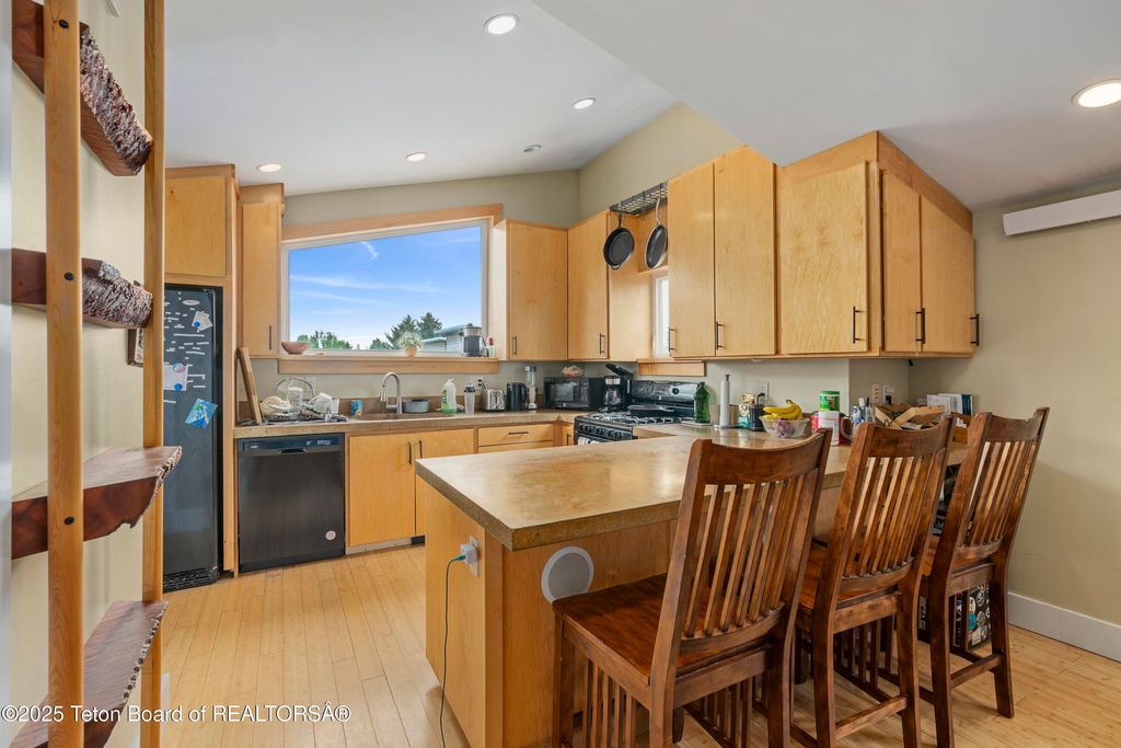 663&665 E KELLY Avenue, Jackson, WY 83001 photo 39