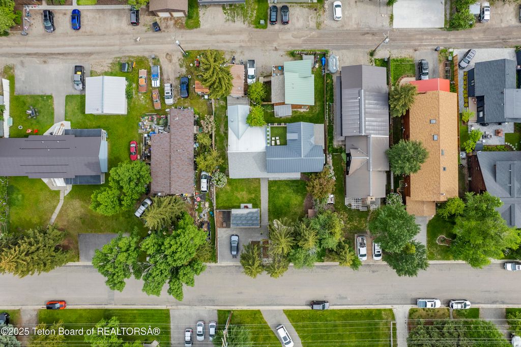 663&665 E KELLY Avenue, Jackson, WY 83001 photo 5