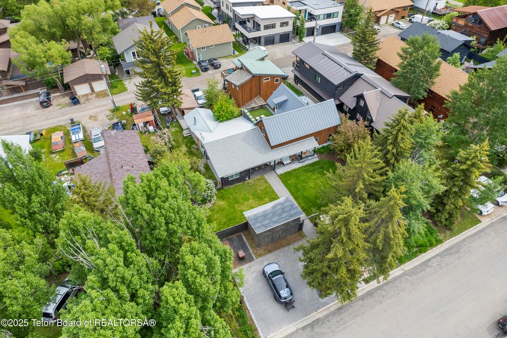 663&665 E KELLY Avenue, Jackson, WY 83001 photo 6