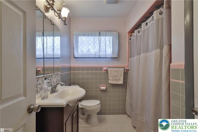 1450 Stones Crossing Road, Palmer Twp, PA 18045