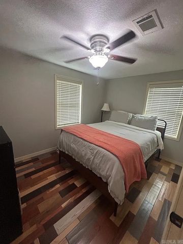 33 Priest Lane, Conway, AR 72032