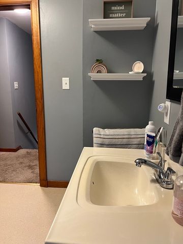 104 Leyden Rd, Greenfield, MA 01301