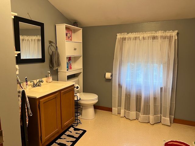 104 Leyden Rd, Greenfield, MA 01301