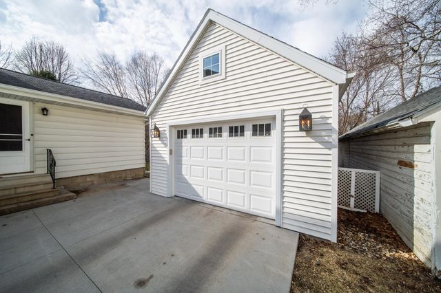 713 11th St SW, Rochester, MN 55902