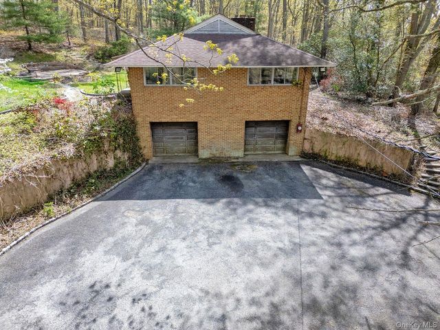 28 Picardy Lane, Laurel Hollow, NY 11791