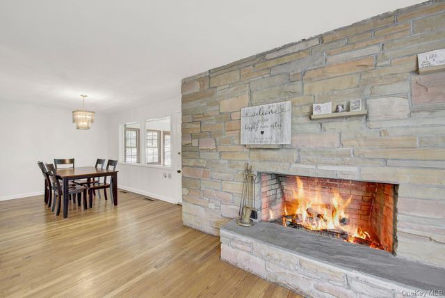 28 Picardy Lane, Laurel Hollow, NY 11791
