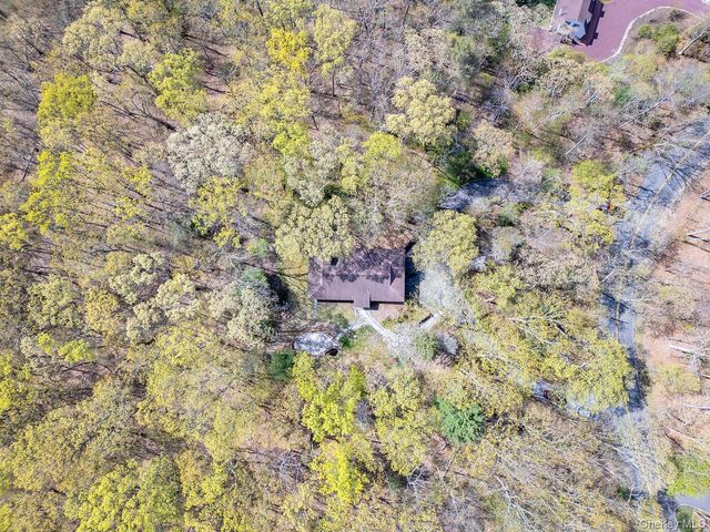 28 Picardy Lane, Laurel Hollow, NY 11791
