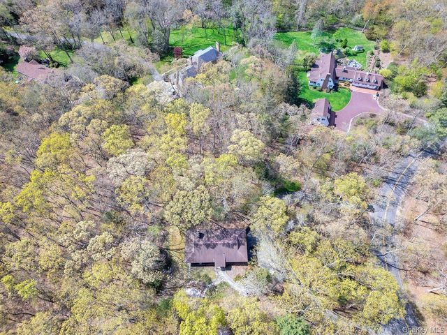28 Picardy Lane, Laurel Hollow, NY 11791