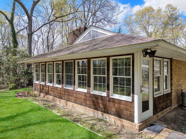 28 Picardy Lane, Laurel Hollow, NY 11791