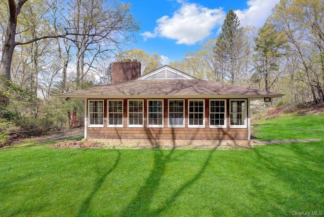 28 Picardy Lane, Laurel Hollow, NY 11791