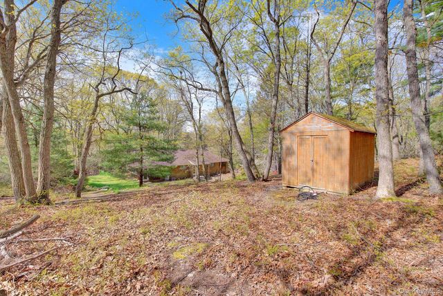 28 Picardy Lane, Laurel Hollow, NY 11791