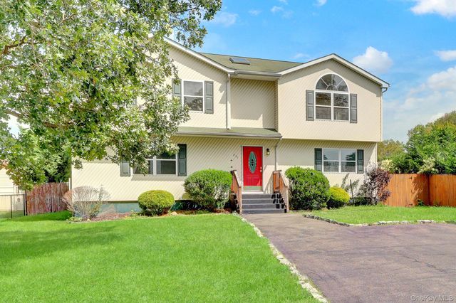 231 Columbus Boulevard, Amityville, NY 11701
