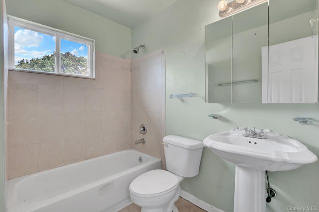 231 Columbus Boulevard, Amityville, NY 11701