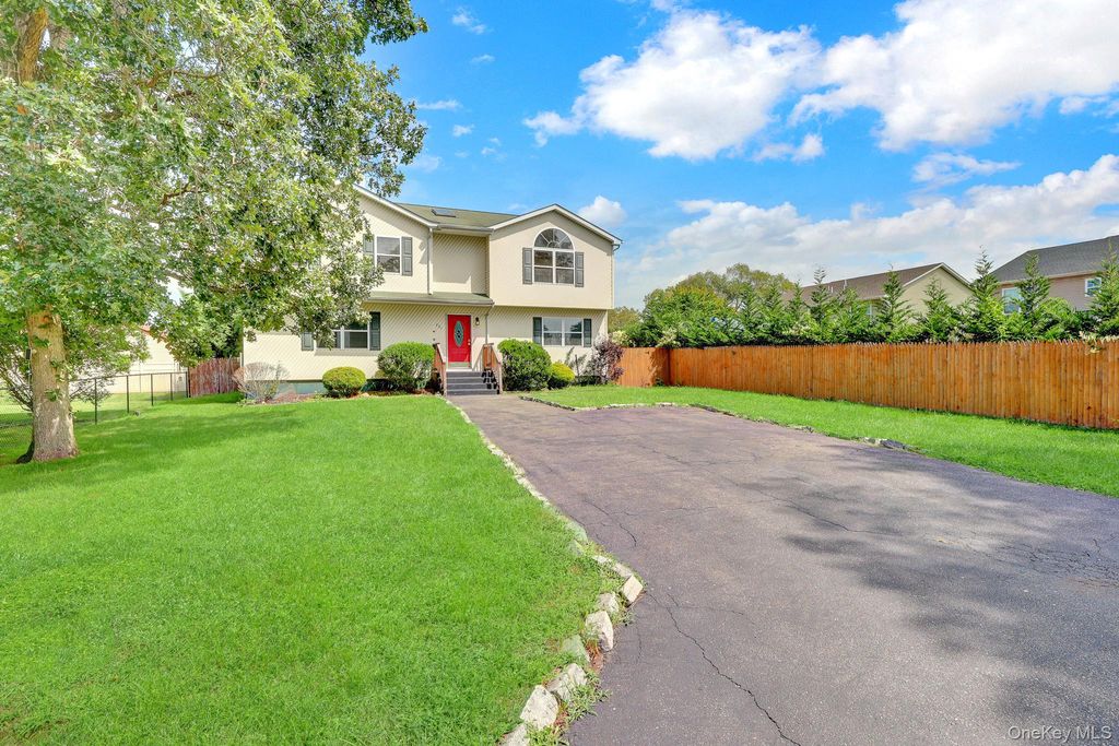 231 Columbus Boulevard, Amityville, NY 11701 — photo 3