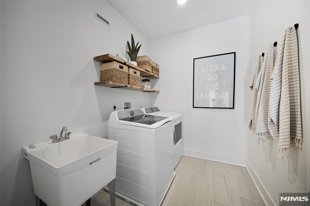 12 Belmont Place, Oakland, NJ 07036