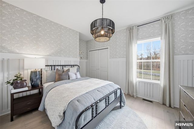 12 Belmont Place, Oakland, NJ 07036