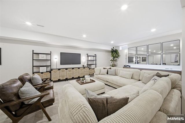 12 Belmont Place, Oakland, NJ 07036