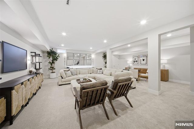 12 Belmont Place, Oakland, NJ 07036