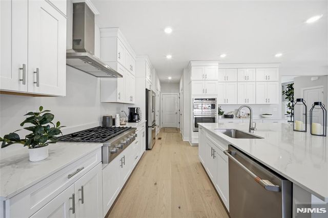 12 Belmont Place, Oakland, NJ 07036