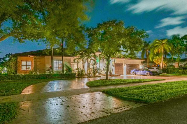 4377 SW 140th Avenue, Davie, FL 33330