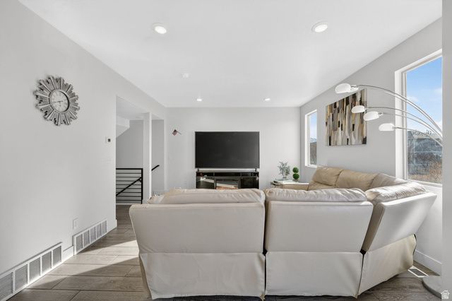 127 W HARVEST VILLAGE LN, Saratoga Springs, UT 84045