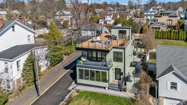 37 Carlton Avenue, Port Washington, NY 11050