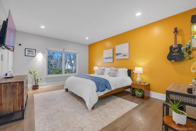 37 Carlton Avenue, Port Washington, NY 11050