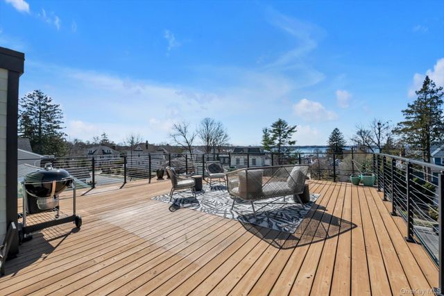 37 Carlton Avenue, Port Washington, NY 11050