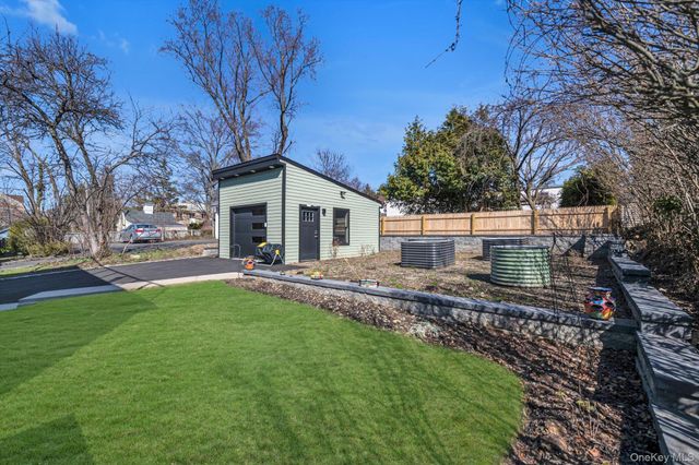 37 Carlton Avenue, Port Washington, NY 11050