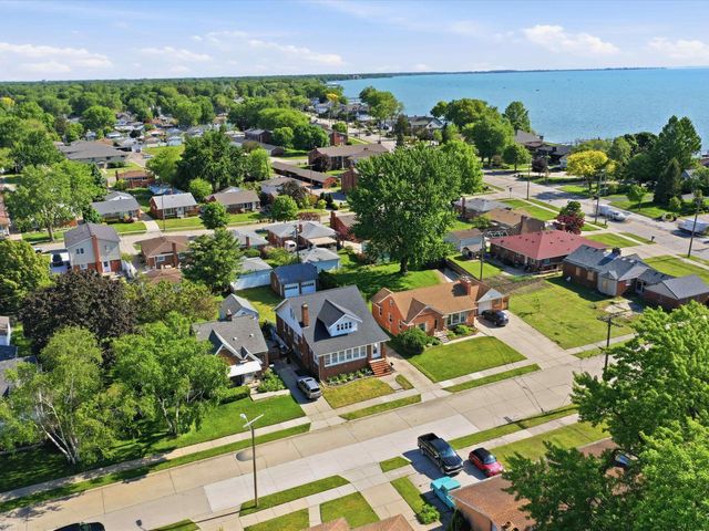 22823 Visnaw Street, St Clair Shores, MI 48081