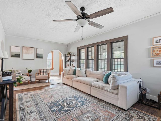 22823 Visnaw Street, St Clair Shores, MI 48081