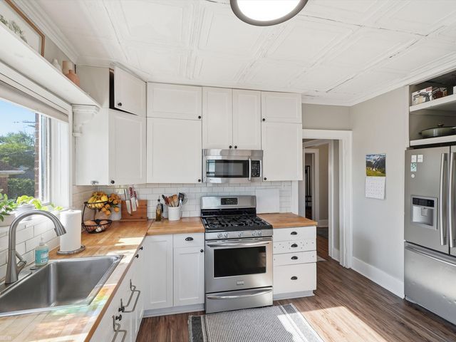 22823 Visnaw Street, St Clair Shores, MI 48081
